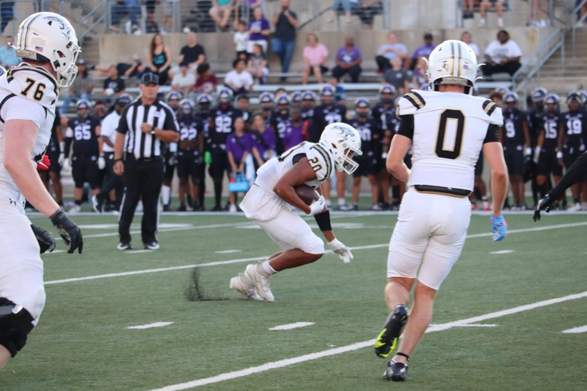 Running back Kael Hatnot running with the ball.