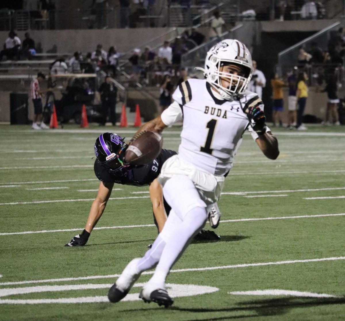 Koryan Moye running with the ball.