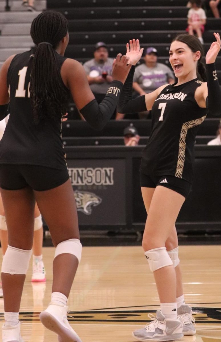 Alessandra Earls high fiving her teammate after scoring a point.