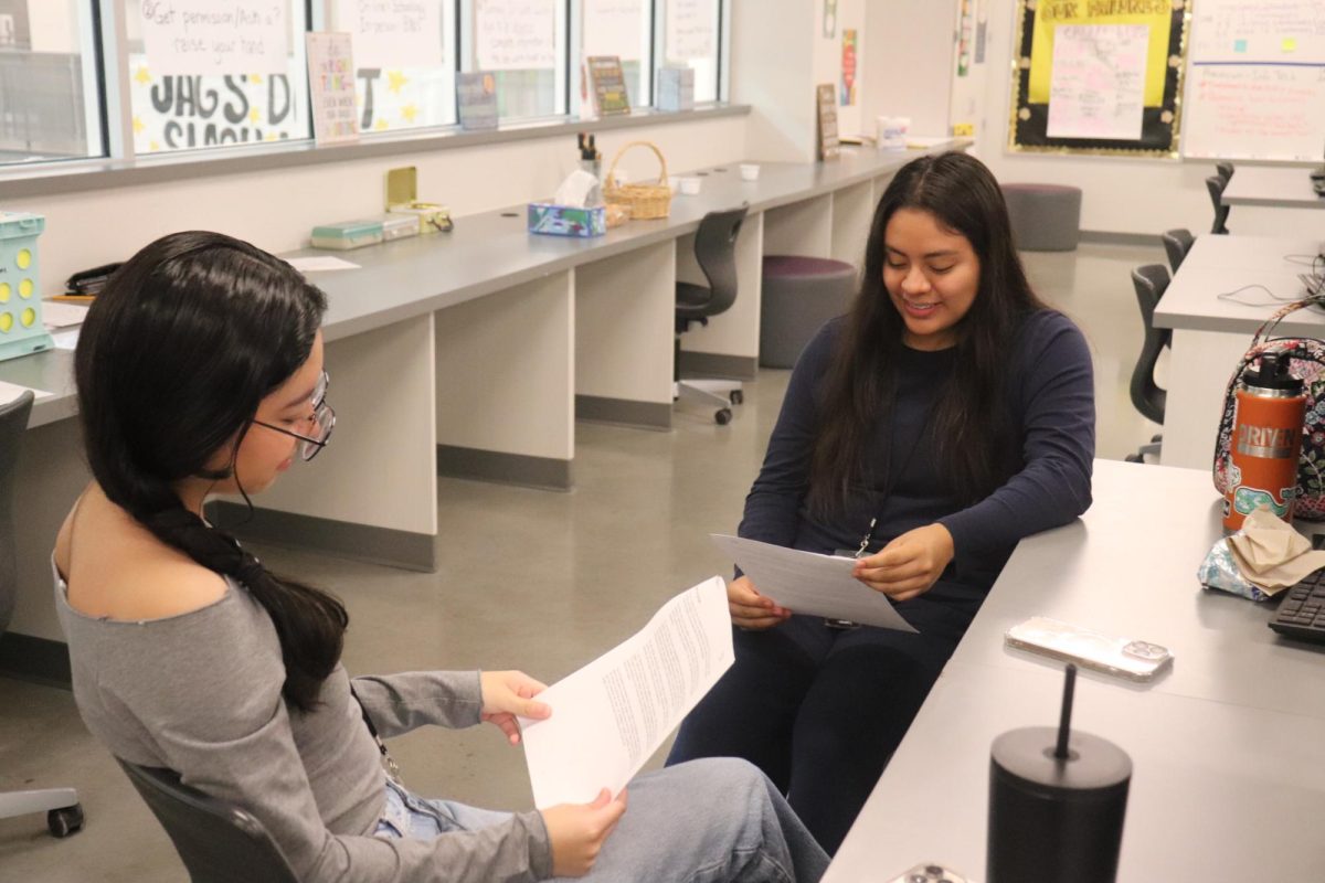 Marbella Martinez-Cruz and Yesmin Cortez preparing for a DECA competition at their Nov. 7 meeting. 