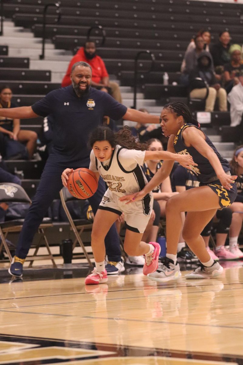 Senior Lady Jag Aniyah Soto dribbling the basktetball towards the net to win on Nov. 12 against Stony Point.